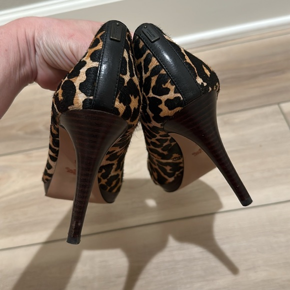VGUC COACH New York Giovanna Calfhair Fur Hair Pointed High Heels Animal Print - Picture 5 of 11